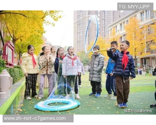 略显严重!梁靖崑正式上课,亲自给学生示范动作,讲堂成追星现场 略显严重!梁靖崑正式上课,亲自给学生示范动作,讲堂成追星现场